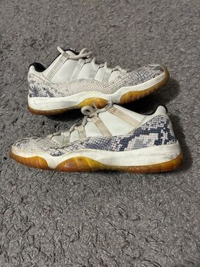 Jordan 11 low snakeskin